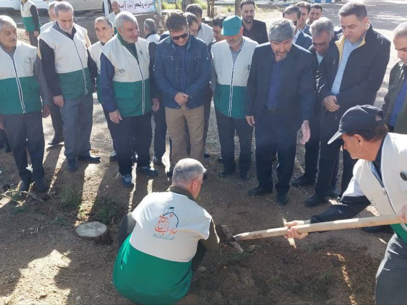 کاشت نهال به یاد شهید امیر دانشور در آباده