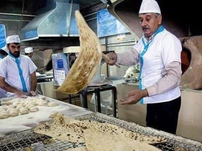 کمک‌ هزینه جبرانی آرد به نانوایان پرداخت می‌شود