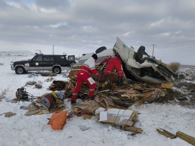 واژگونی وانت پیکان با یک مصدوم در جاده آباده_ایزدخواست