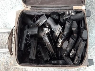 کشف ۱۵ اسلحه از چمدان ۲ مسافر در استان فارس