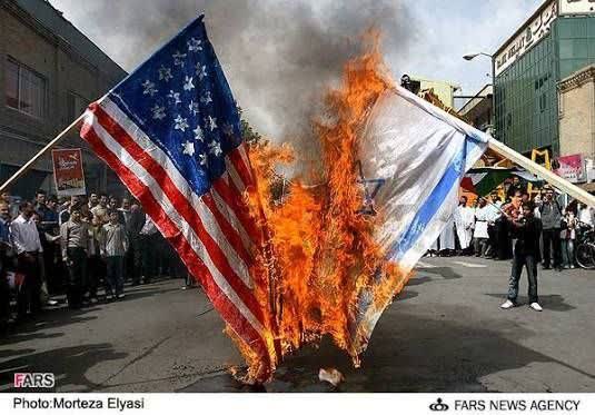آتش زدن پرچم‌های آمریکا و اسرائیل در چهارشنبه سوری امسال