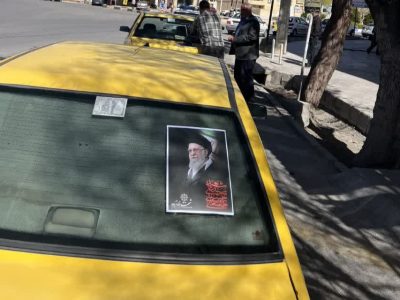 حرکت خودجوش رانندگان تاکسی آباده در ادای احترام به رهبر شهید