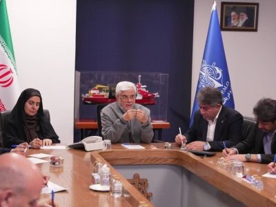 مدیریت تنگه هرمز با ایران است؛ یا در میز مذاکره حقمان را خواهند داد یا در میدان آن را به‌دست می‌آوریم