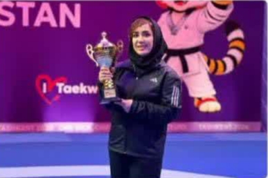 اهدای جام نایب‌ قهرمانی تکواندو نوجوانان جهان به رهبر انقلاب