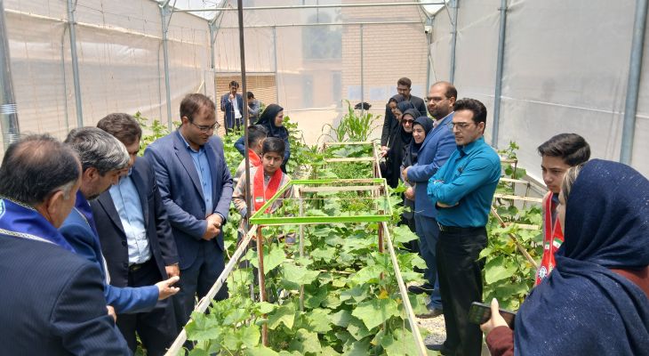 نخستین گلخانه دانش‌آموزی در آباده افتتاح شد